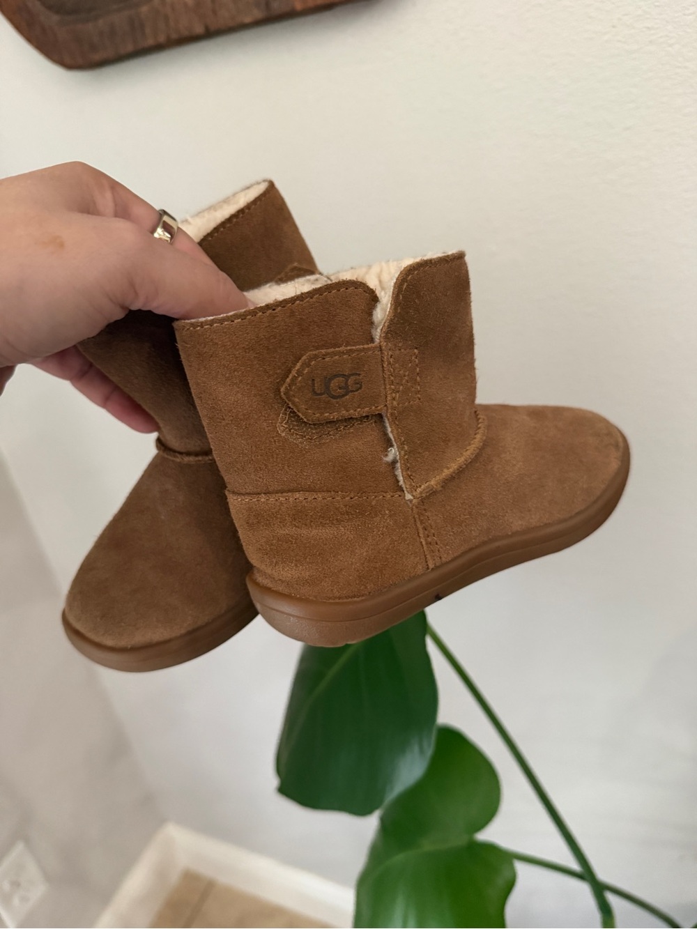 UGG Keelan II Chestnut Suede Toddler Boots Size 9
